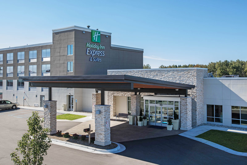 Holiday Inn Express & Suites Ludington 4/46