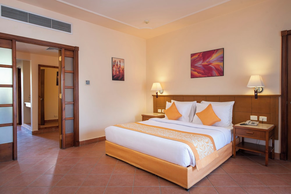 Family Triple Room with Pool View