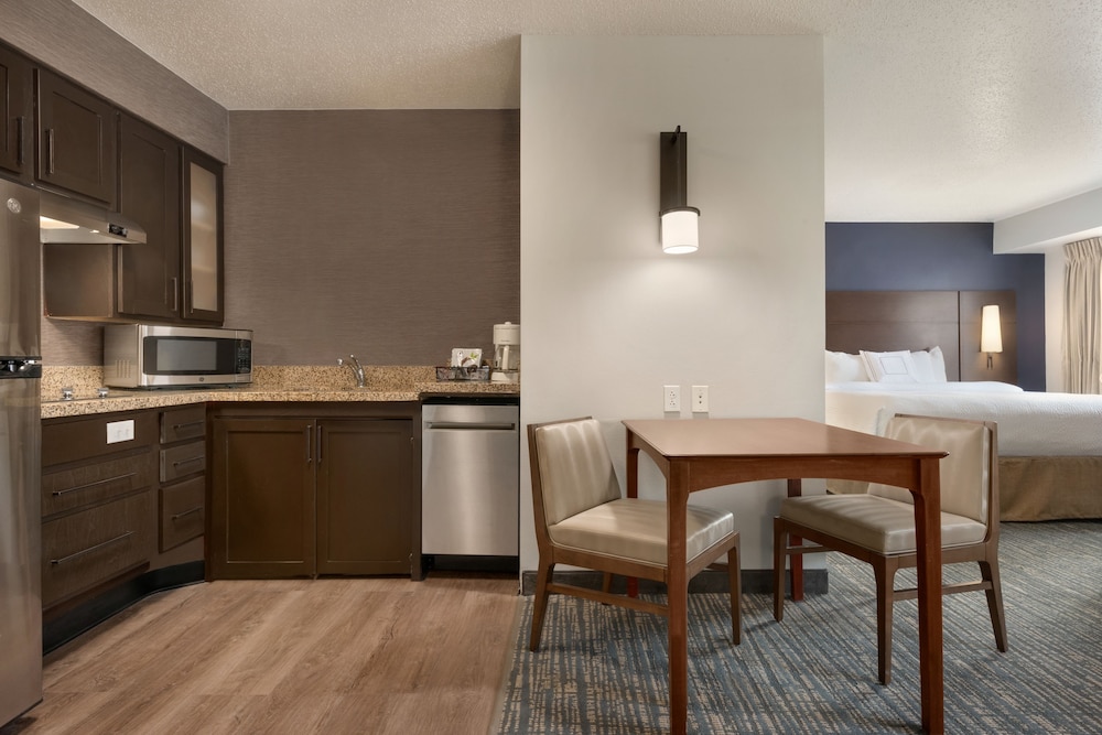 Residence Inn By Marriott West Springfield 29/35