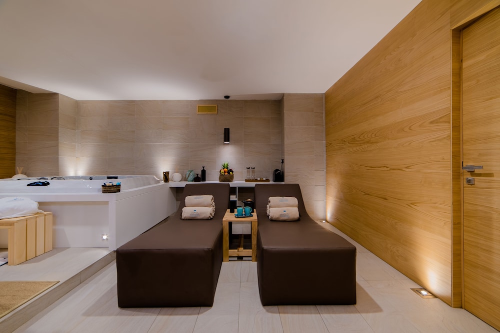 Cumeja Beach Club Hotel 42/52