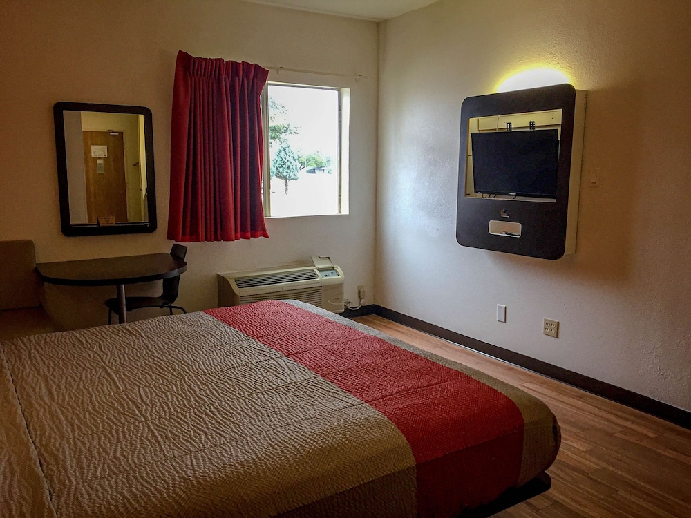 Motel6 Woodway, TX 24/41