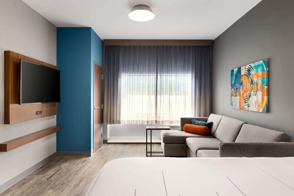 La Quinta Inn & Suites by Wyndham Brunswick/Golden Isles 34/59