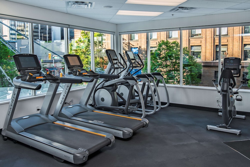 Best Western Premier Chateau Granville Hotel and Suites and Conf. Centre 38/61