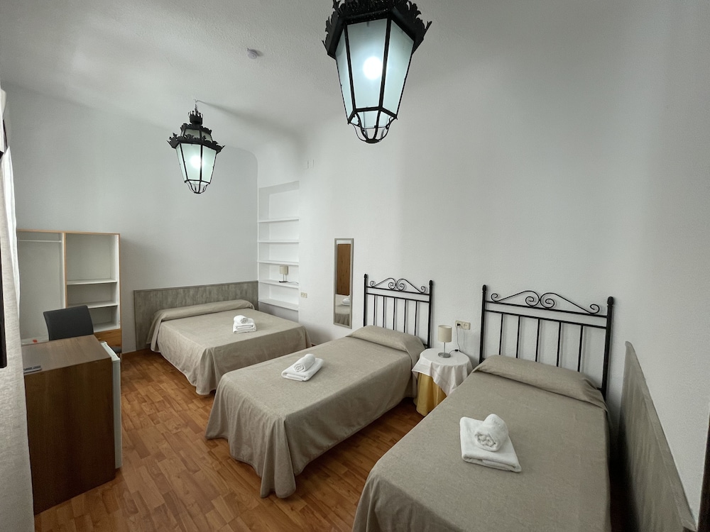 Arteaga Hostal & Baños Árabes Elvira 36/50