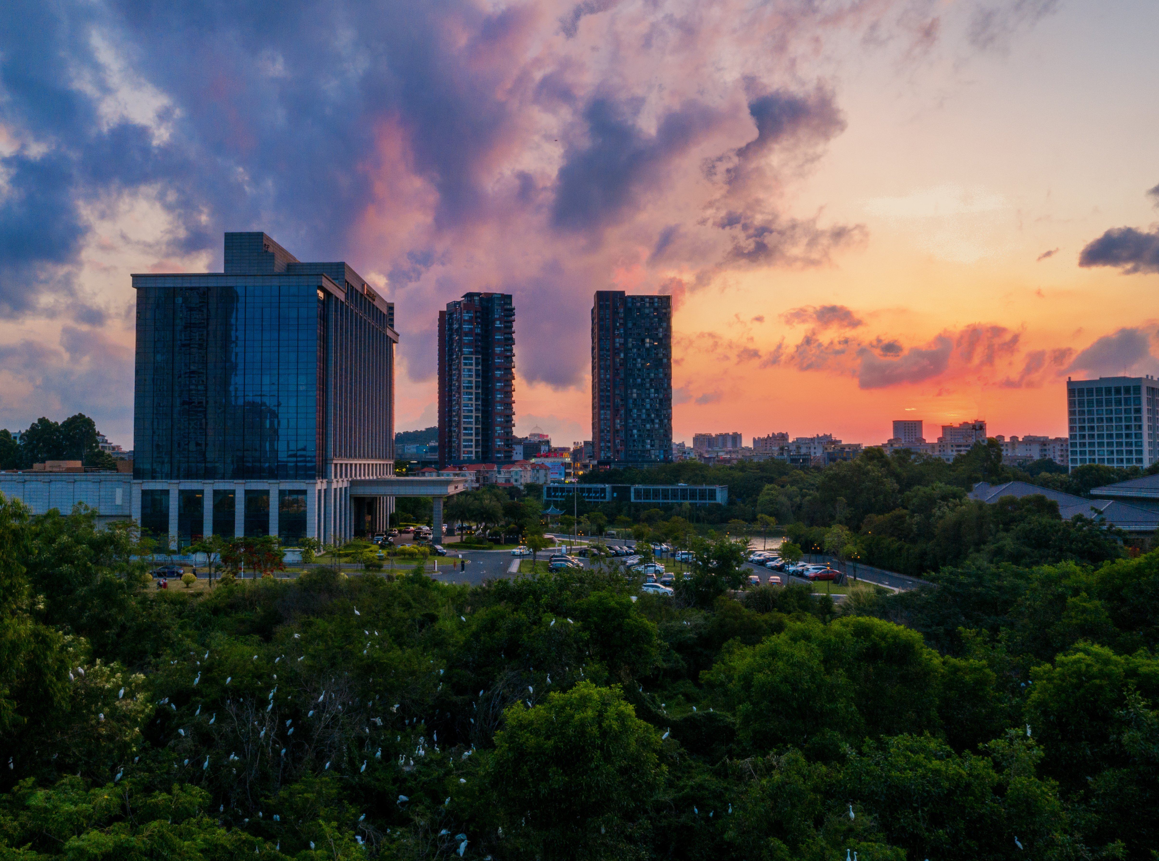 HUALUXE YANGJIANG CITY CENTER 77/79