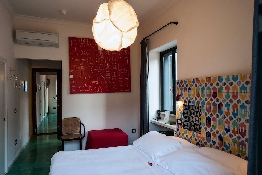 ROOM, DOUBLE OR TWIN BED, CITY VIEW