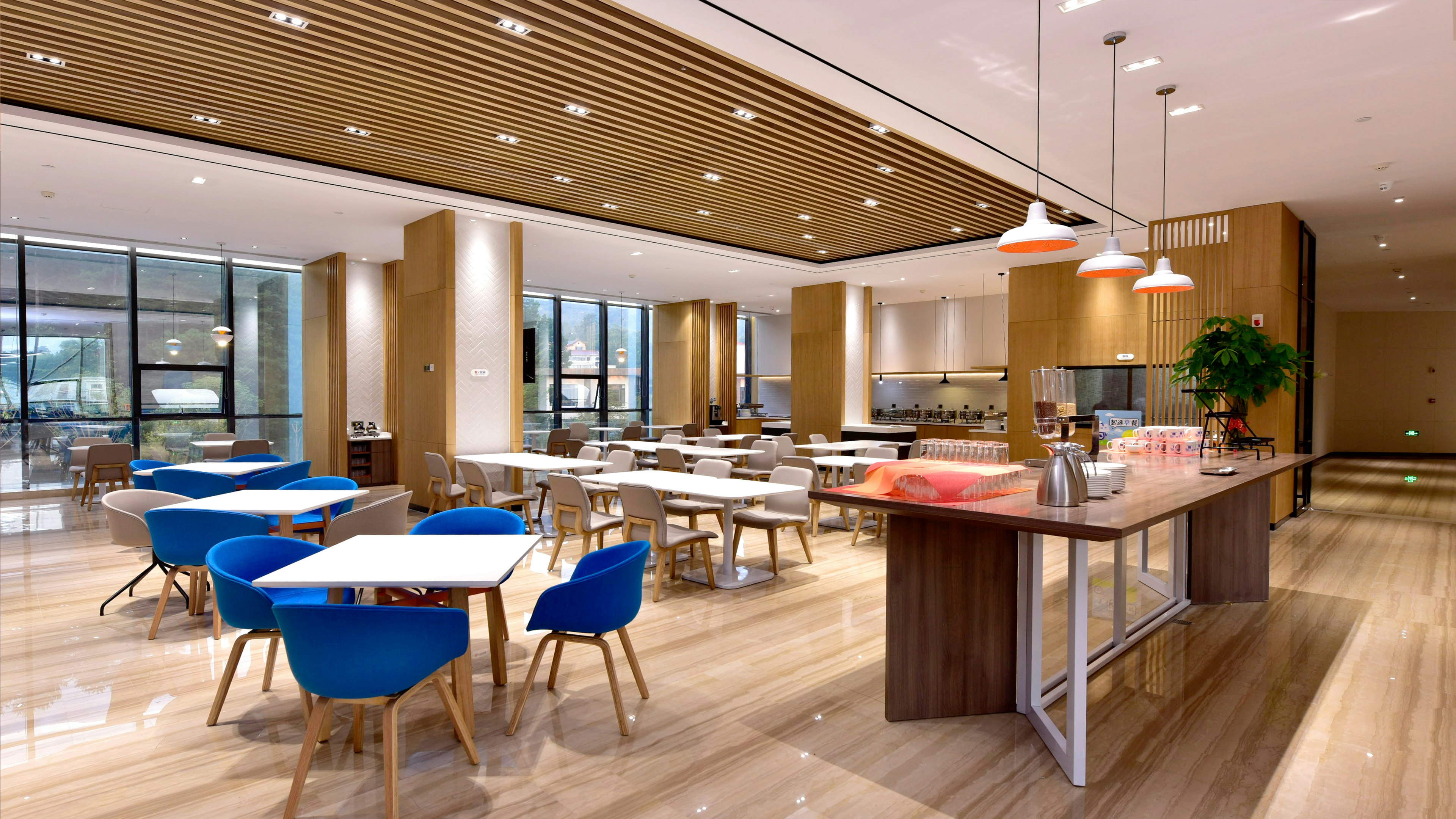 Holiday Inn Express Luanchuan 10/27