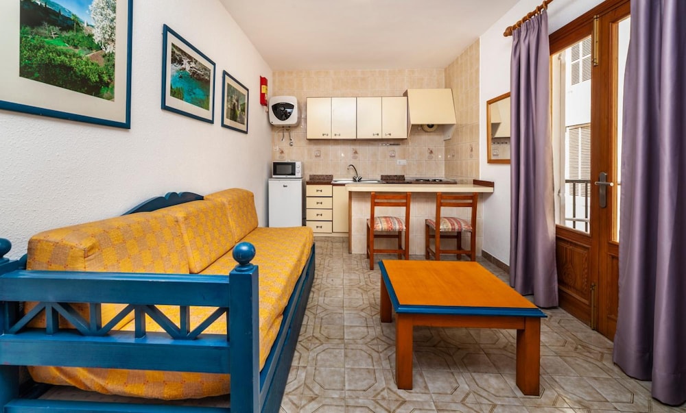 Charlys Apartamentos 8/28