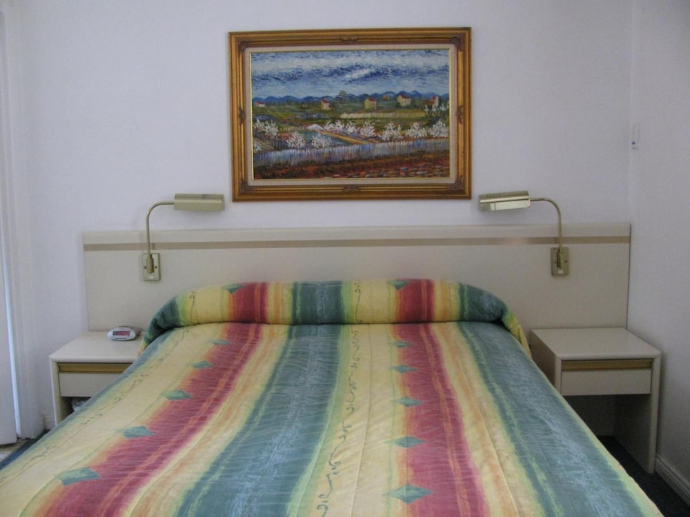Wayfarer Motel 6/23