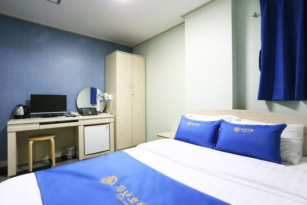 PEANUT HOTEL 13/61