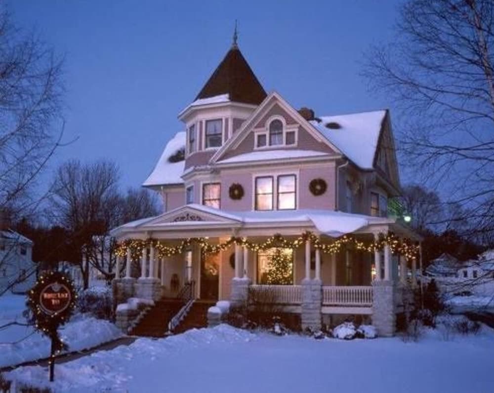 White Lace Inn 4/50