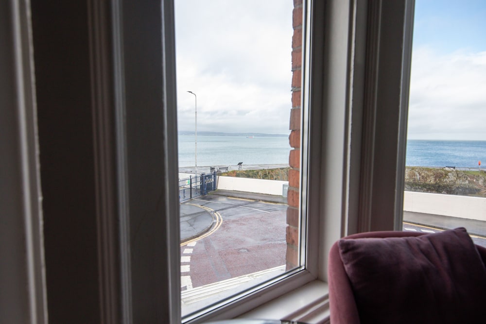 The Salty Dog Hotel & Bistro 67/71