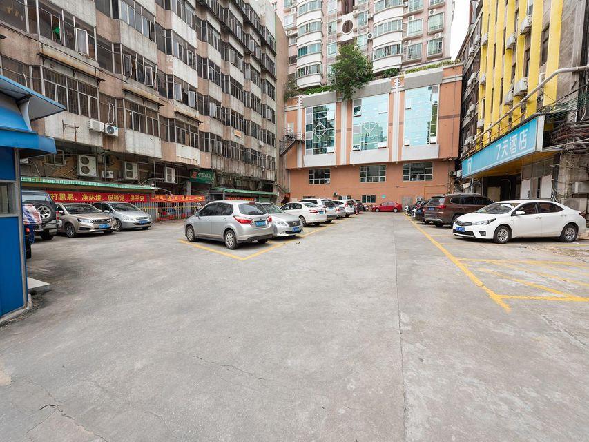 7 Days Inn (Foshan Zumiao Metro Station, Weiguo Road) 41/50