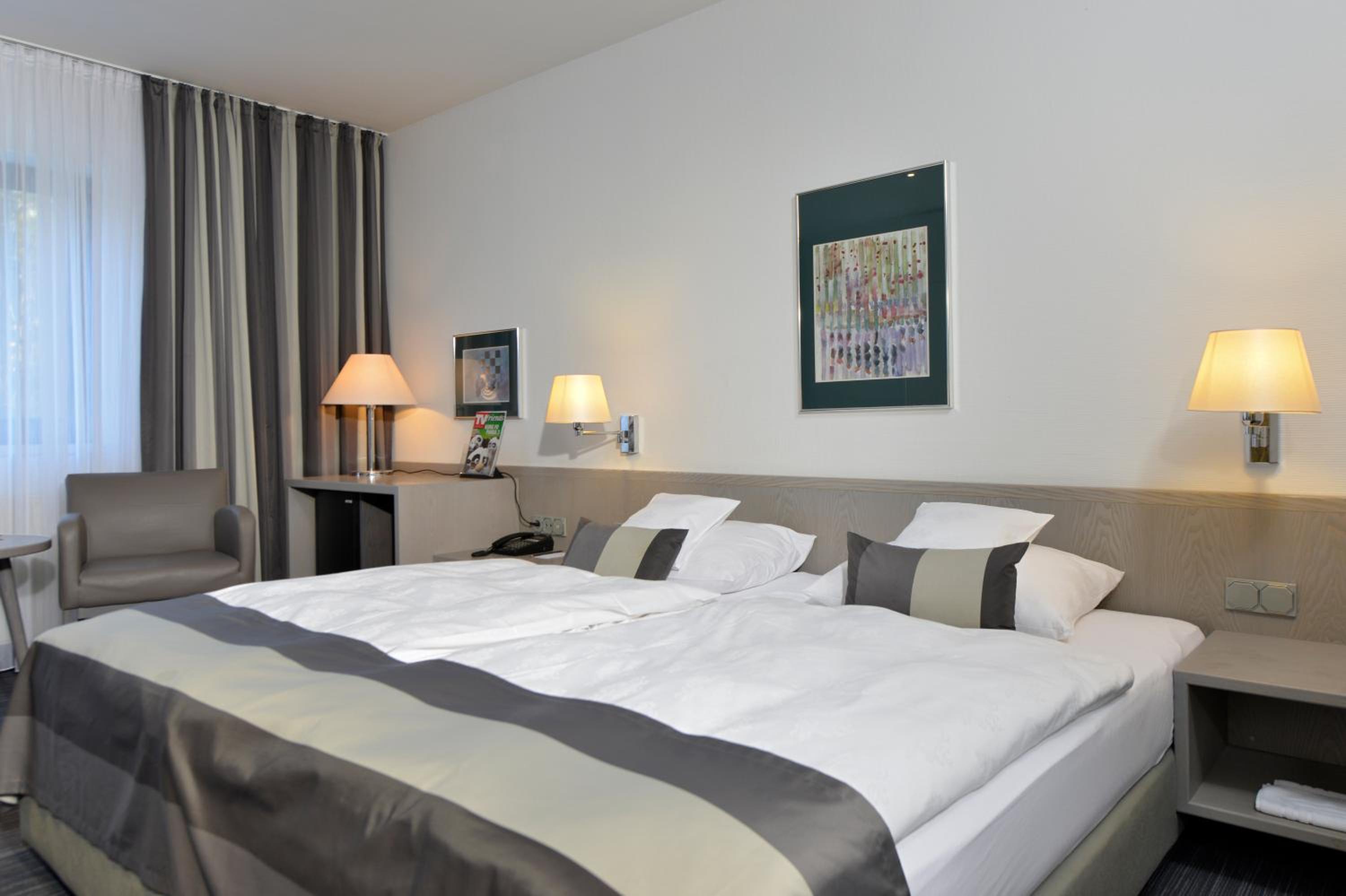 Hotel Spiegel 12/50