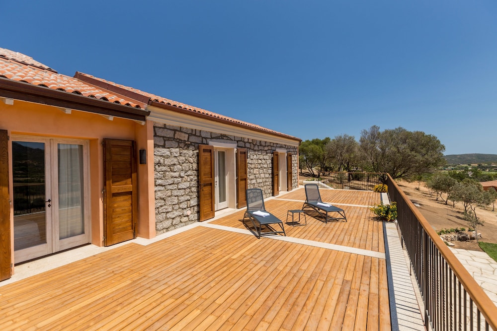Tenuta Petra Bianca 17/32