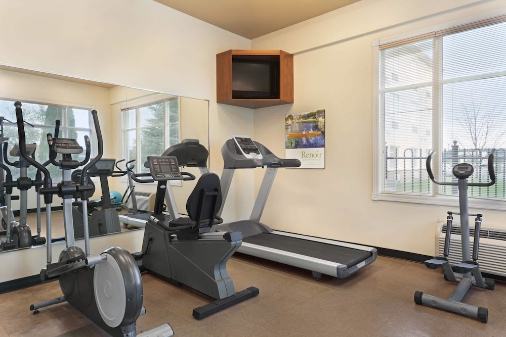 Days Inn by Wyndham Ottawa Airport 28/48