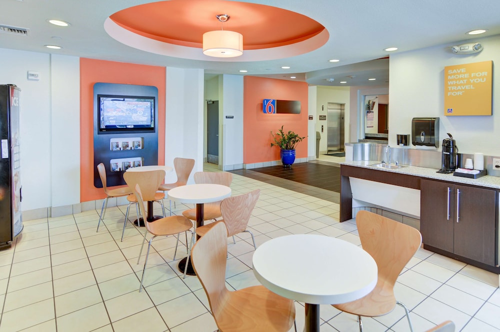 Motel6 Roanoke, TX - Northlake - Speedway 33/48
