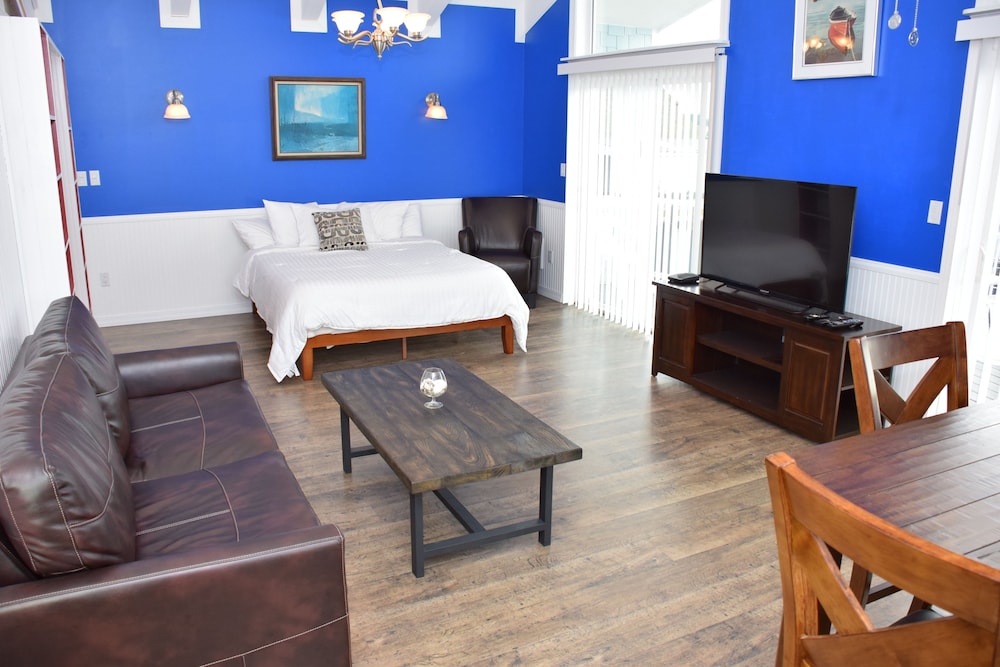 Longliner Lodge and Suites 16/41