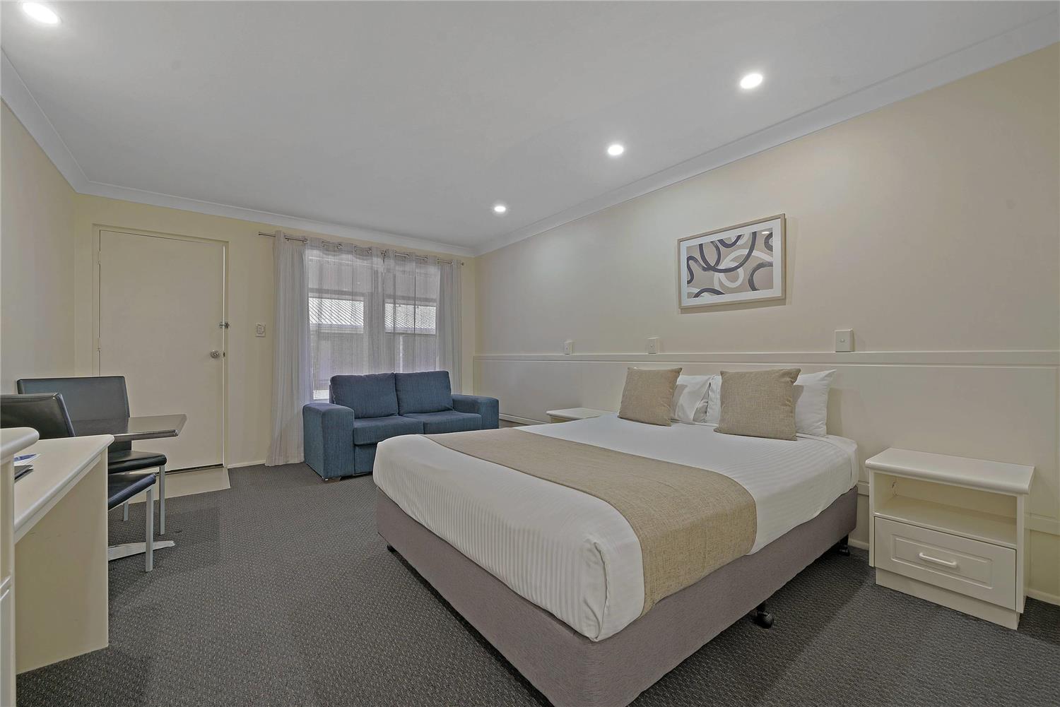 Upgrade, Queen Bed