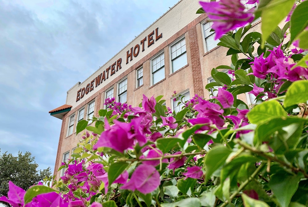 Edgewater Hotel 5/50
