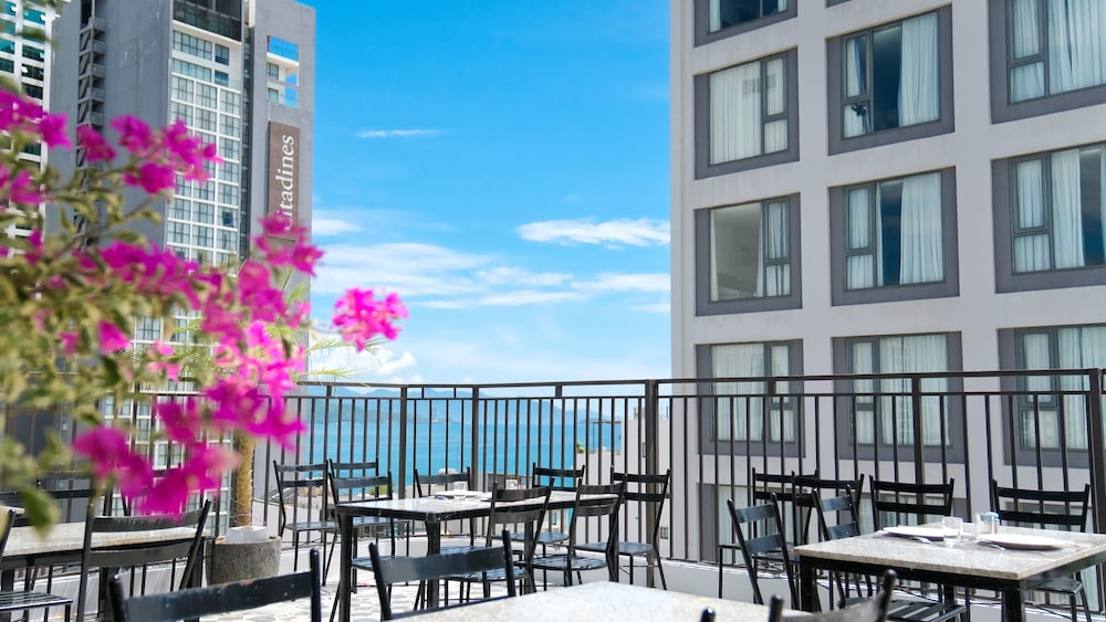 Prague Nha Trang Hotel 32/35