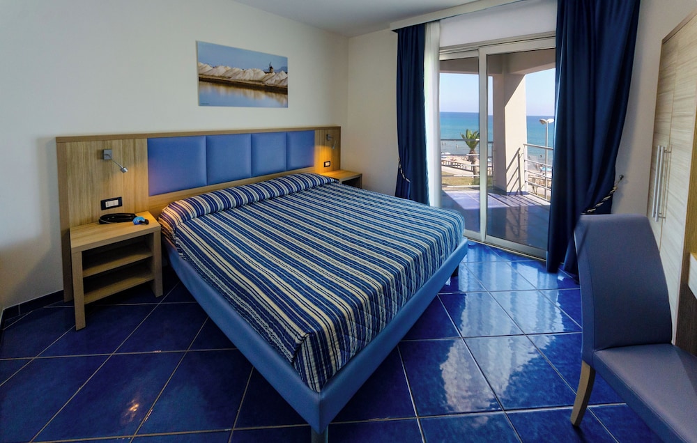 Astro Suite Hotel 14/50