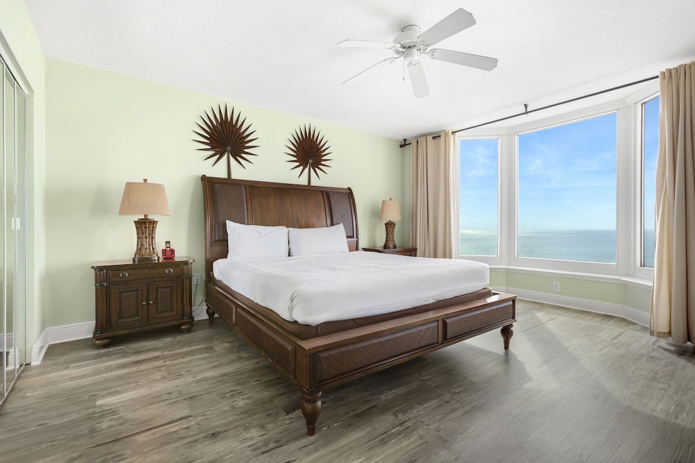 236 Emerald Beach Resort 12/80