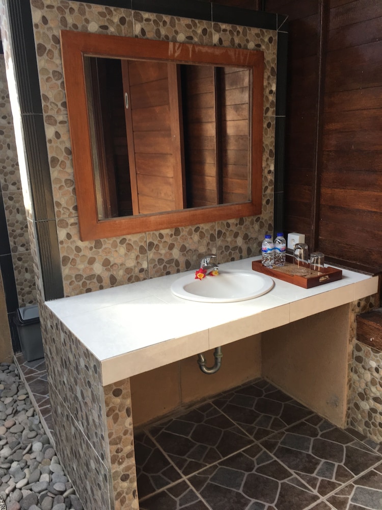 Cassava Bungalow 35/37