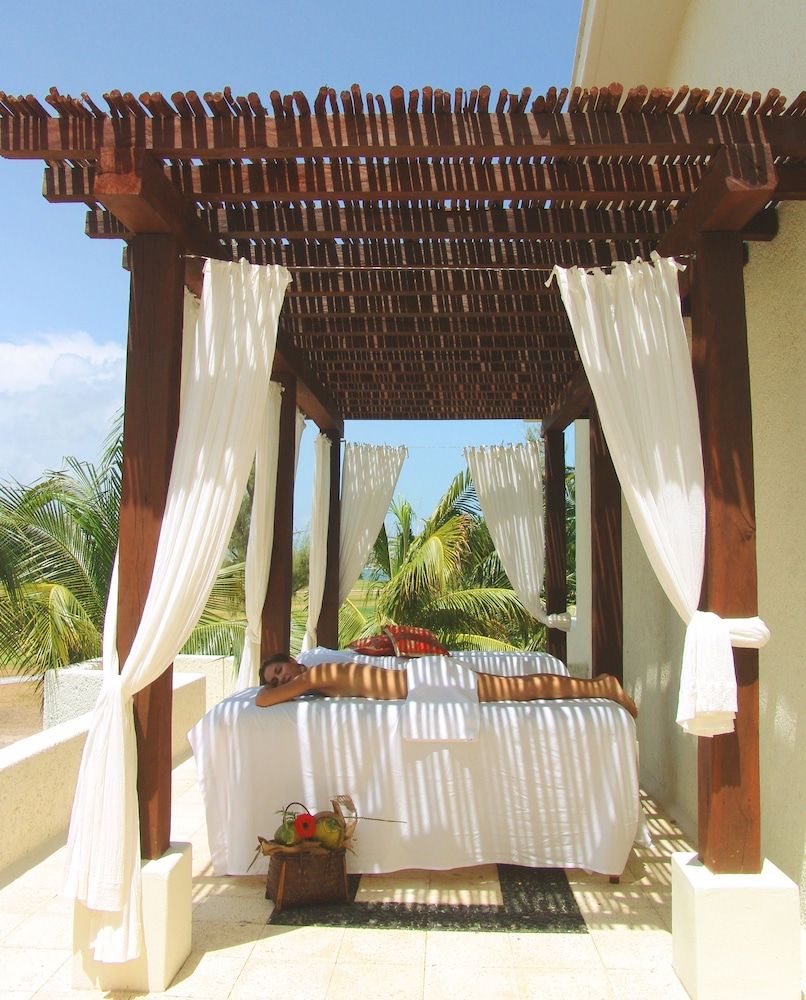 Laguna Suites Golf & Spa 12/50