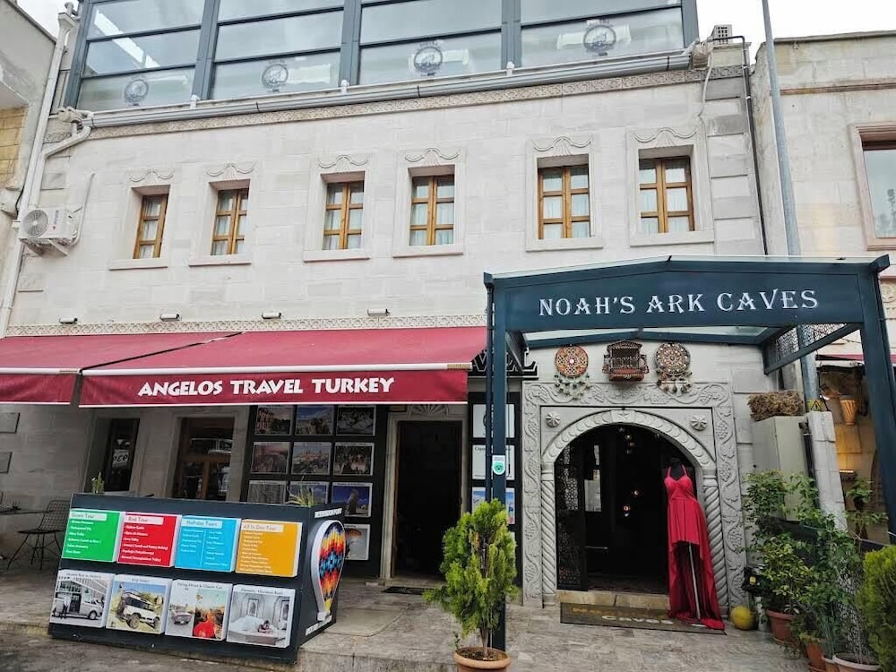 Noahs Ark Cave Hotel 3/50