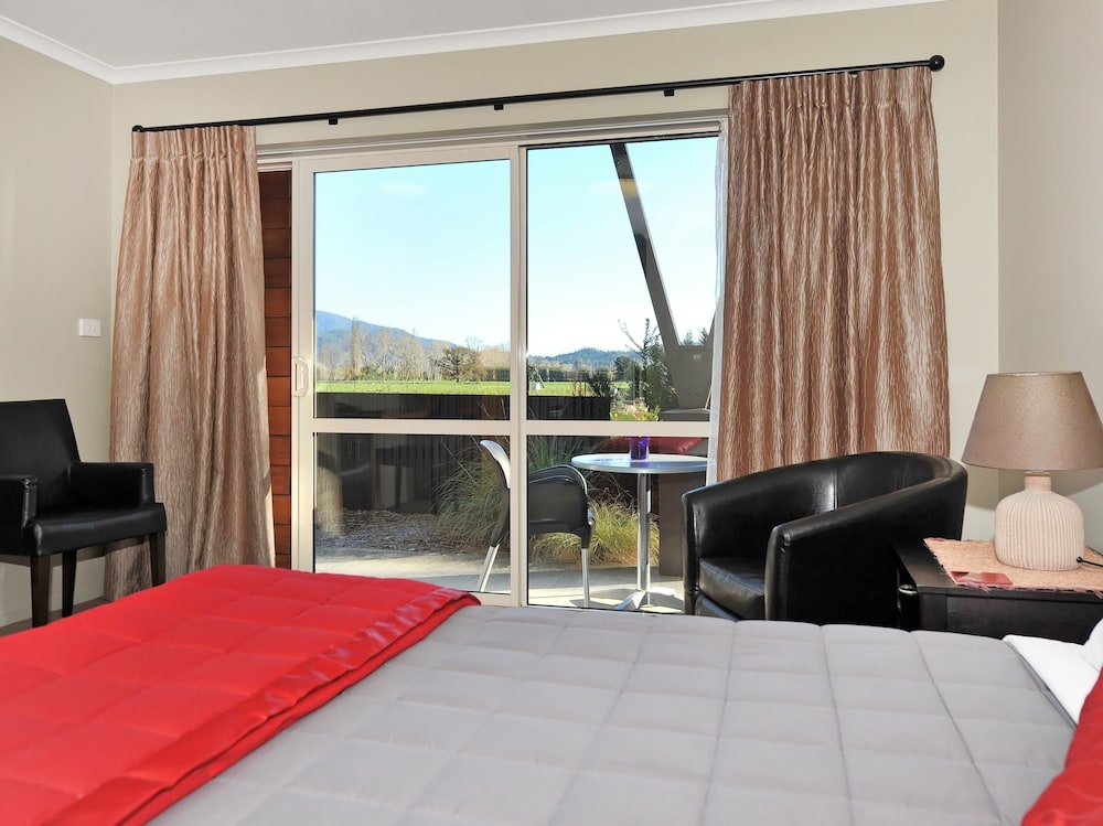 MOHUA MOTELS 24/52