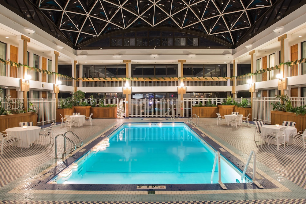 Holiday Inn Suites Pittsfield Berkshires 5/80