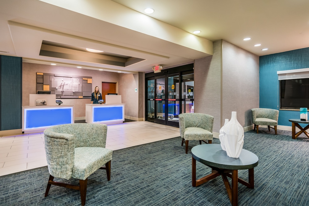 Holiday Inn Express & Suites Rocky Mount/Smith Mtn Lake 50/75
