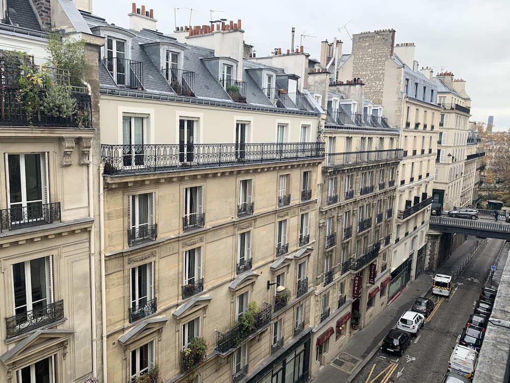 Ibis Styles Paris Cadet Lafayette 1/50