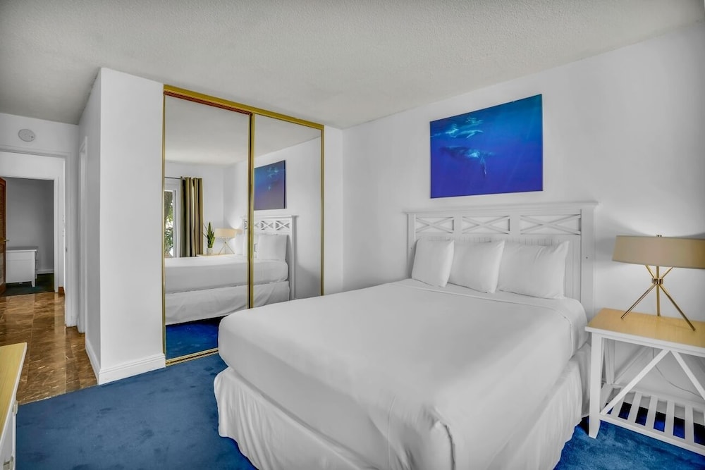 Oceanside Marina Suites 8/43