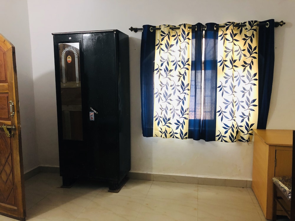 Swati Hotel 30/72