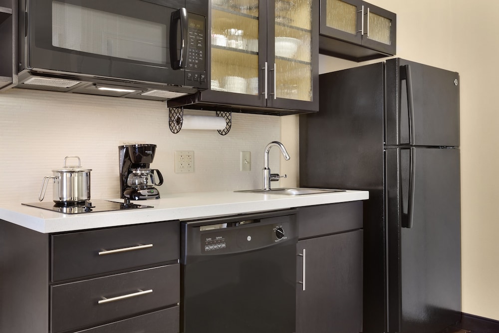 CANDLEWOOD SUITES VESTAL - BINGHAMTON 12/43