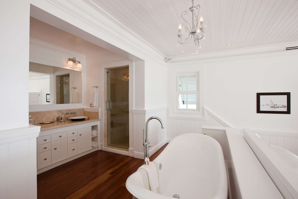 1 Bedroom, Beach, Residence, King Bed 3/3
