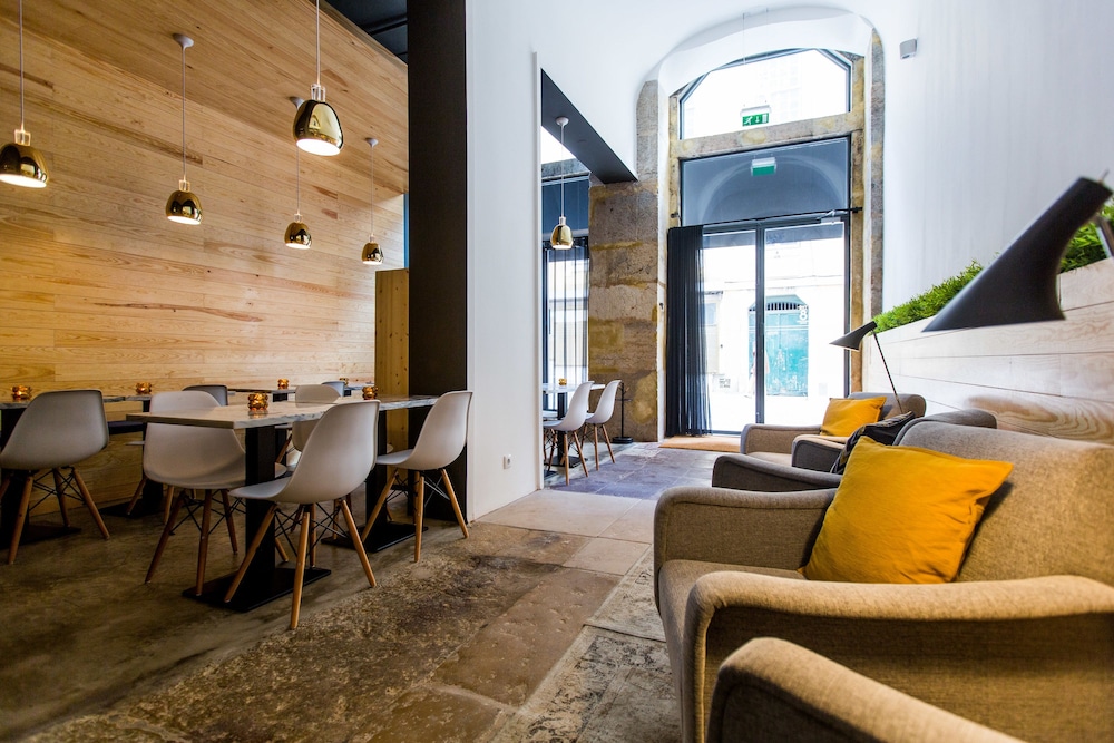 The 8 Downtown Suites 45/67