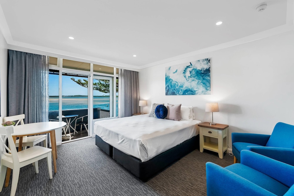 Renovated, Deluxe, King Bed, River View