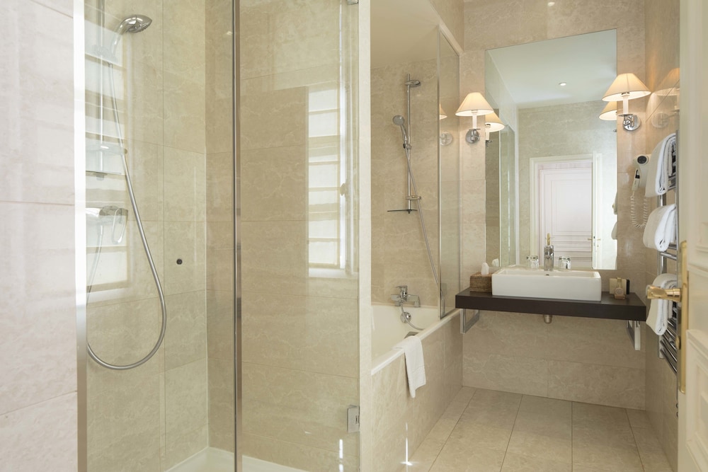 PRESTIGE, DOUBLE BED, COURTYARD VIEW
