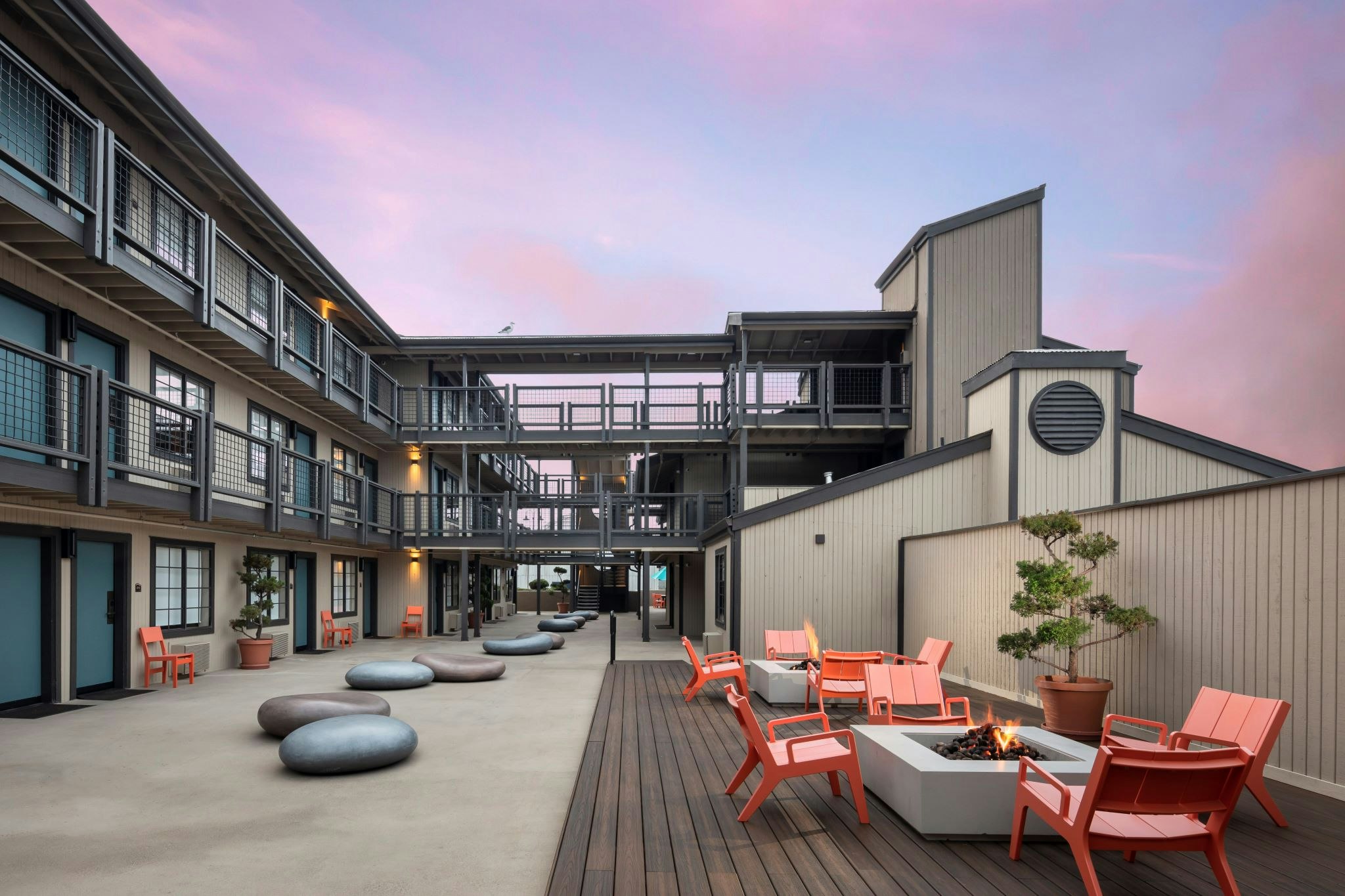 Wave Street Inn 38/41