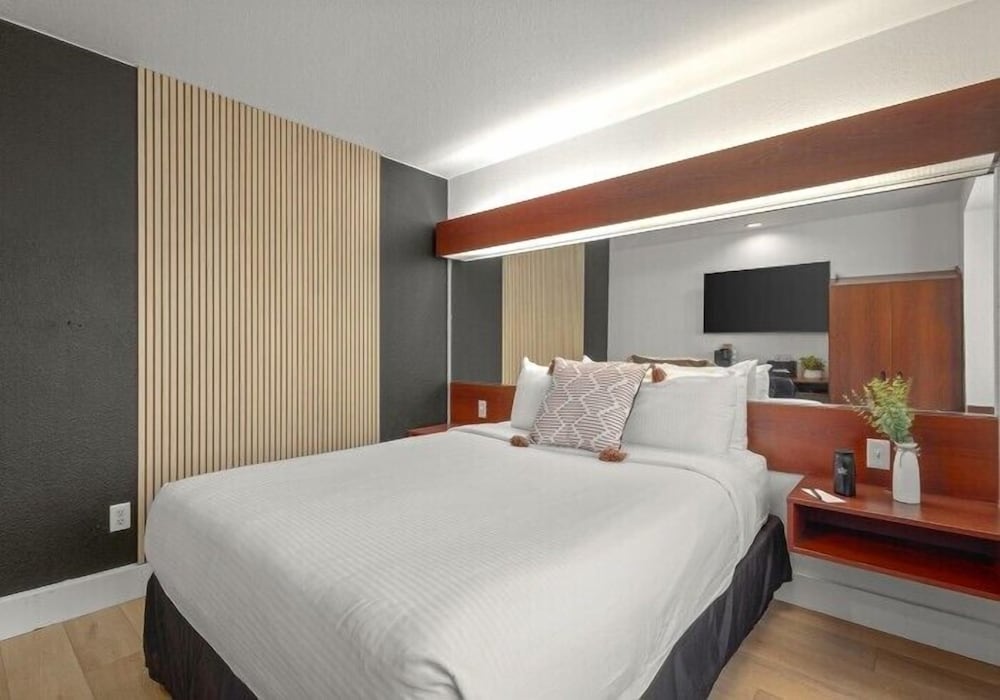 غرفة قياسية بسرير كوين، The Block Hotel 4/8