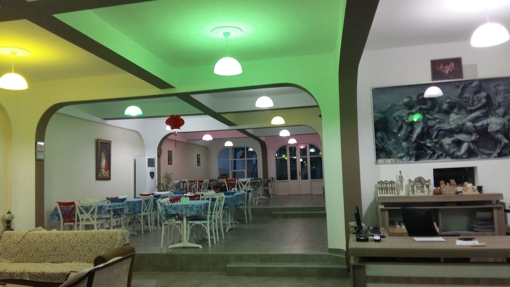 Nicea Hotel 10/60