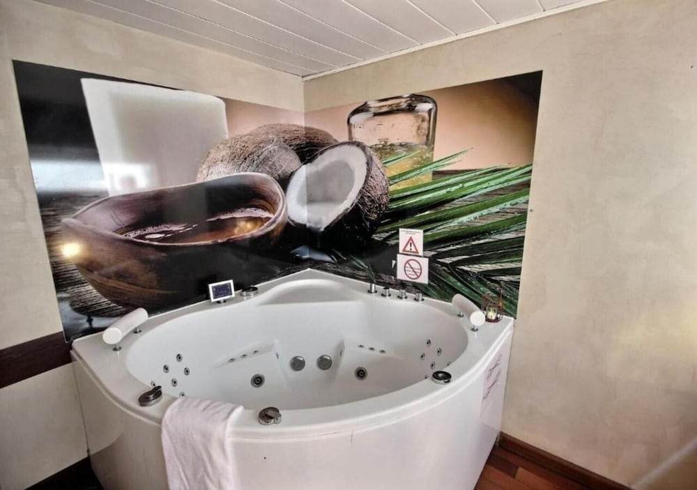 Vip Paris Yacht Hotel 45/50