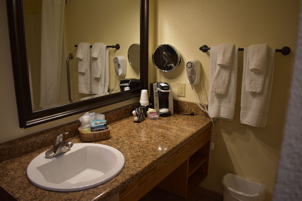 Lazy J Ranch-Americas Best Value Inn 51/52