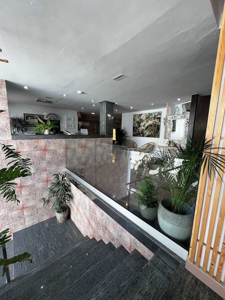Residencia Cardona 40/57