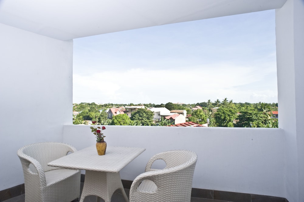 Goldberry Suites and Hotel Mactan 38/49