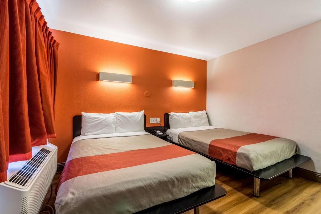 2 Full Beds - Smoking