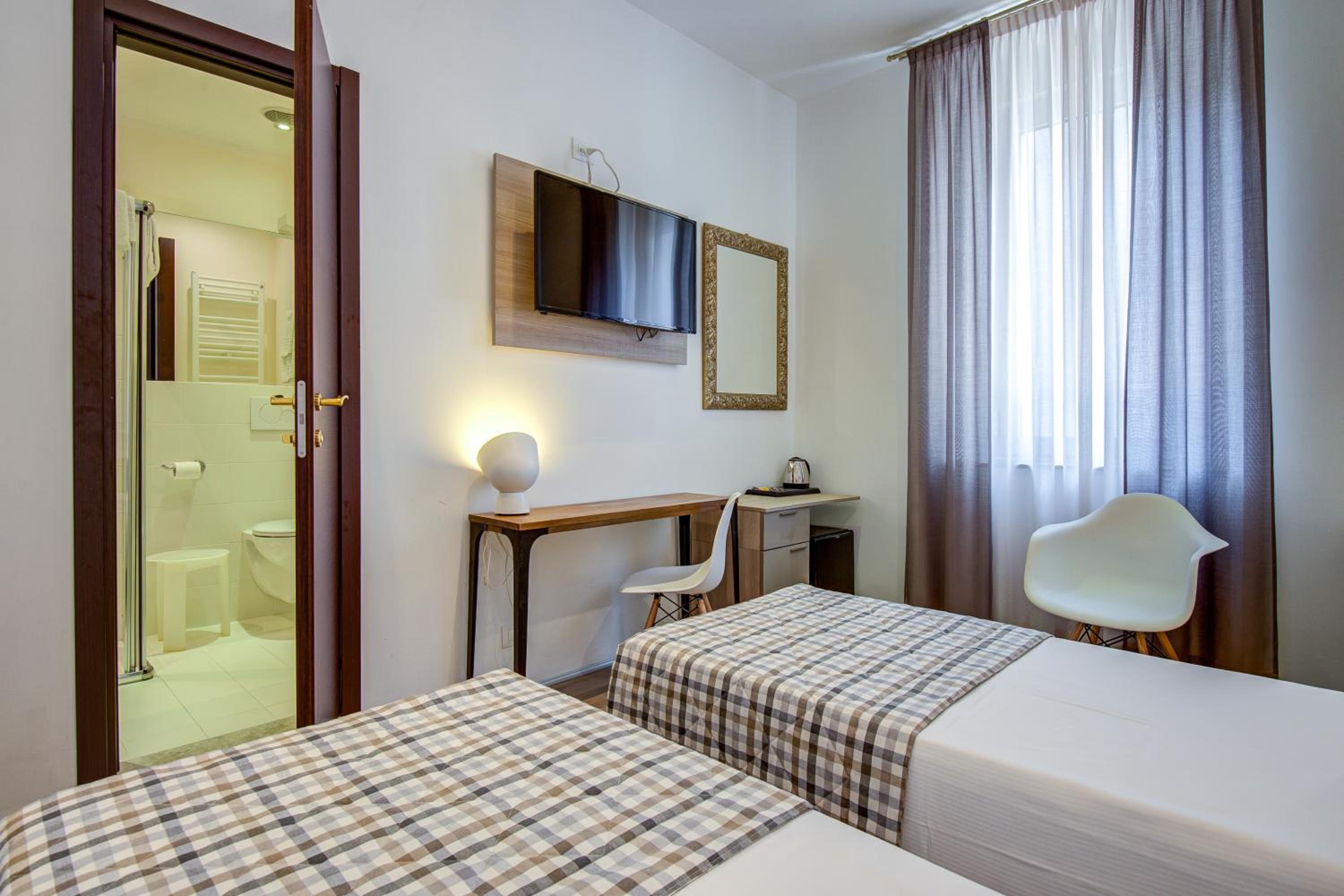 غرفة مفردة، Hotel Bernina 18/20